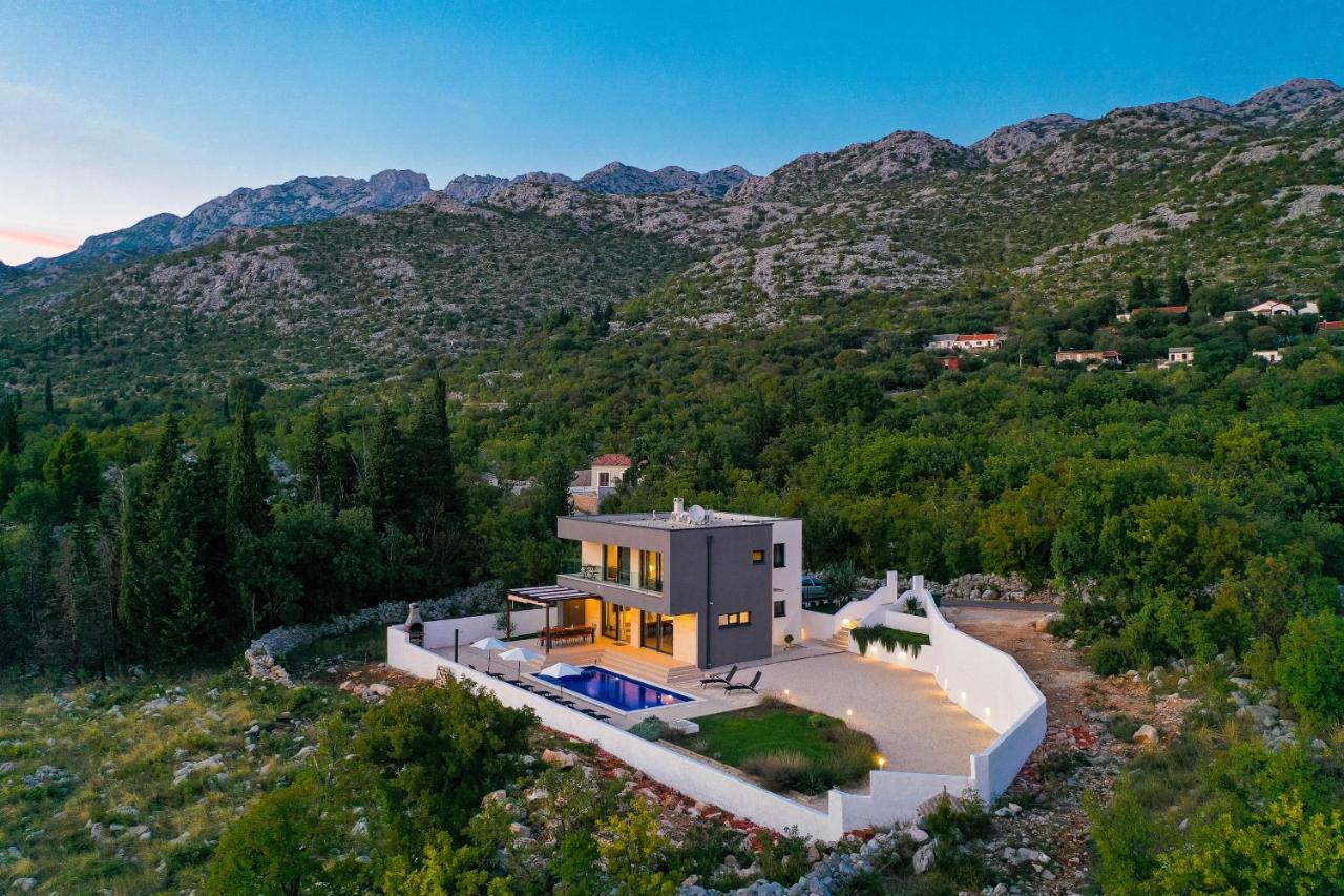 Royal Promons - Heated Pool Villa Starigrad Paklenica Buitenkant foto
