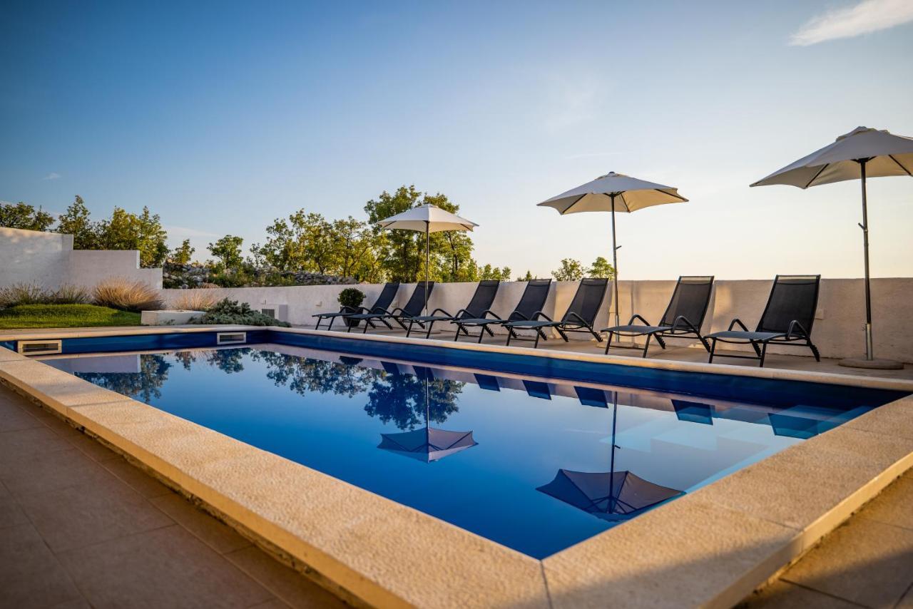 Royal Promons - Heated Pool Villa Starigrad Paklenica Buitenkant foto