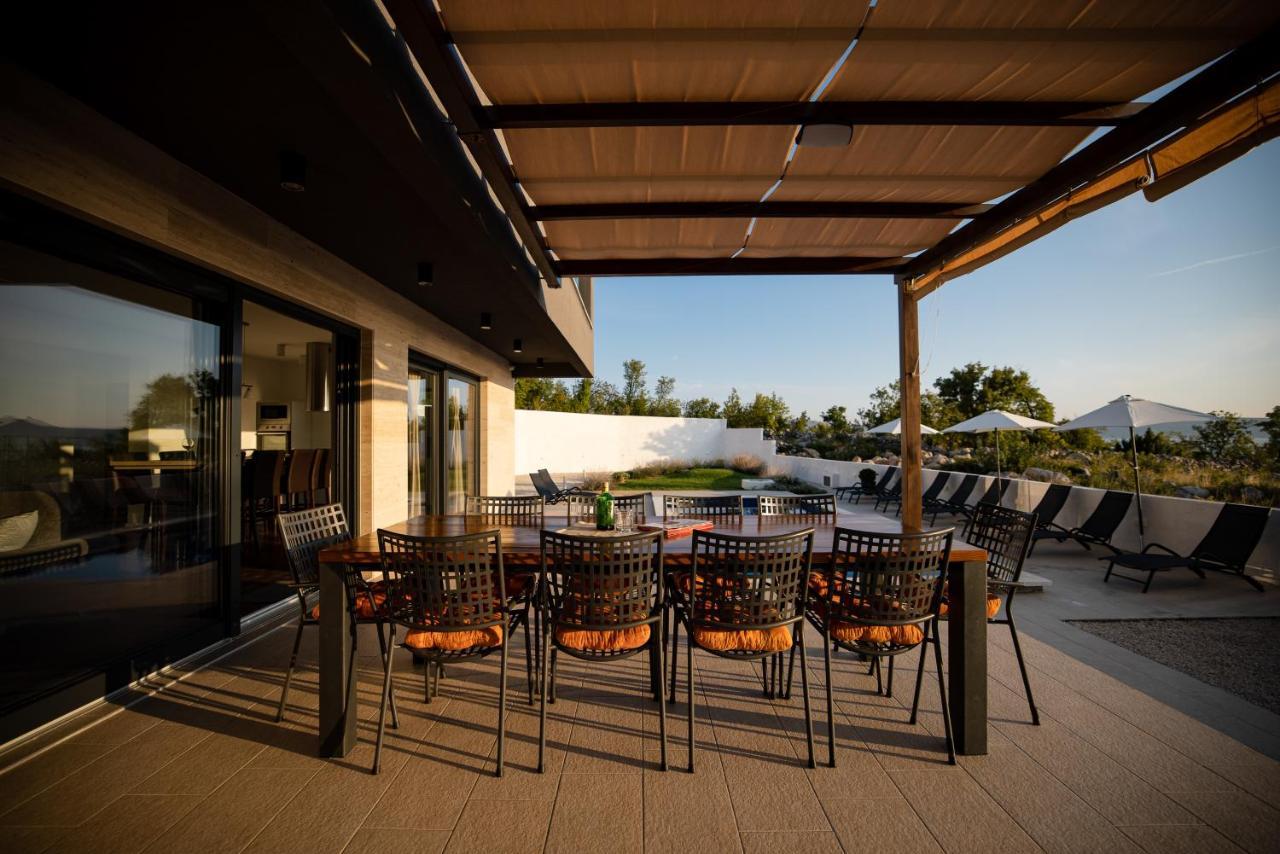 Royal Promons - Heated Pool Villa Starigrad Paklenica Buitenkant foto