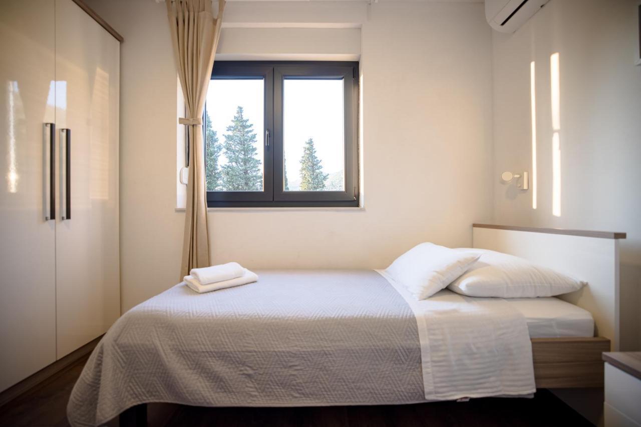 Royal Promons - Heated Pool Villa Starigrad Paklenica Buitenkant foto