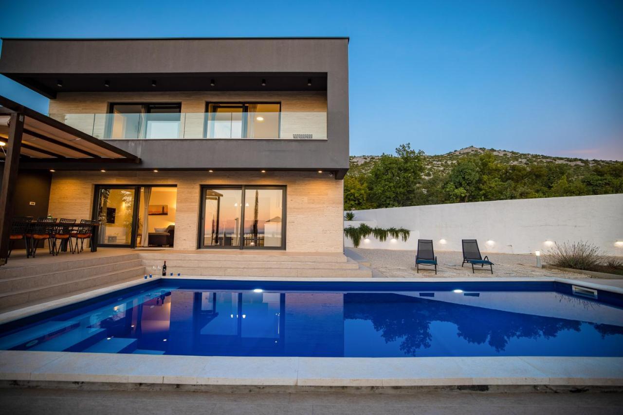 Royal Promons - Heated Pool Villa Starigrad Paklenica Buitenkant foto