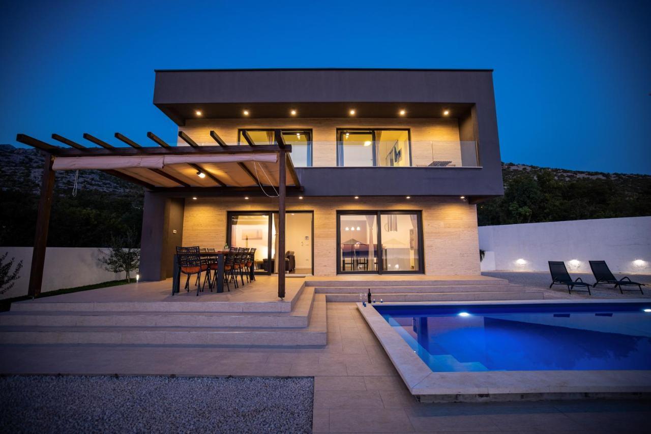 Royal Promons - Heated Pool Villa Starigrad Paklenica Buitenkant foto