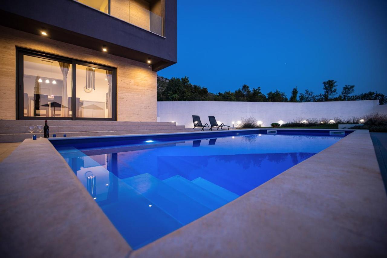 Royal Promons - Heated Pool Villa Starigrad Paklenica Buitenkant foto